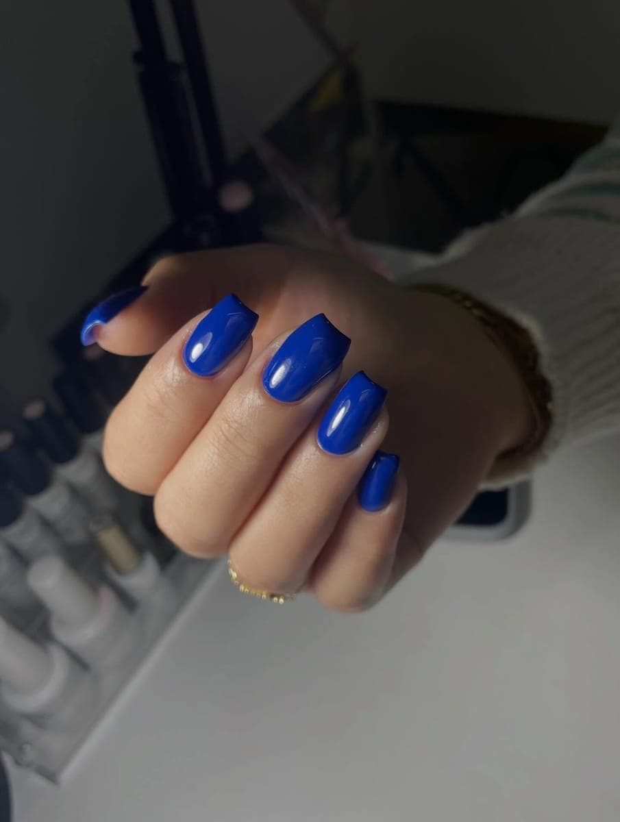 Cobalt blue glossy square nails
