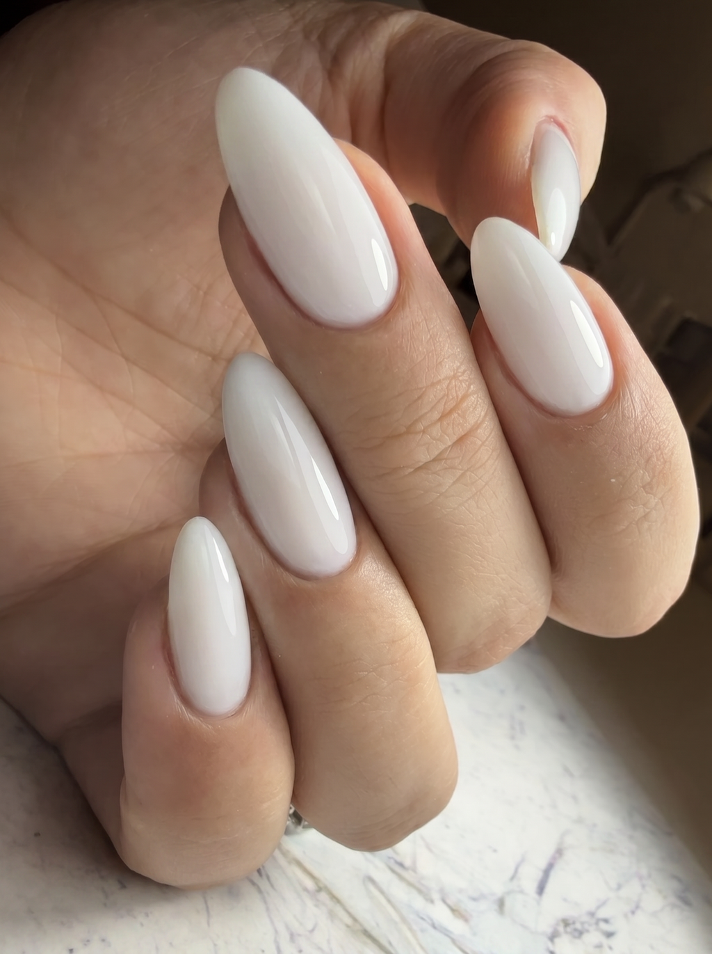 White Queen on nails