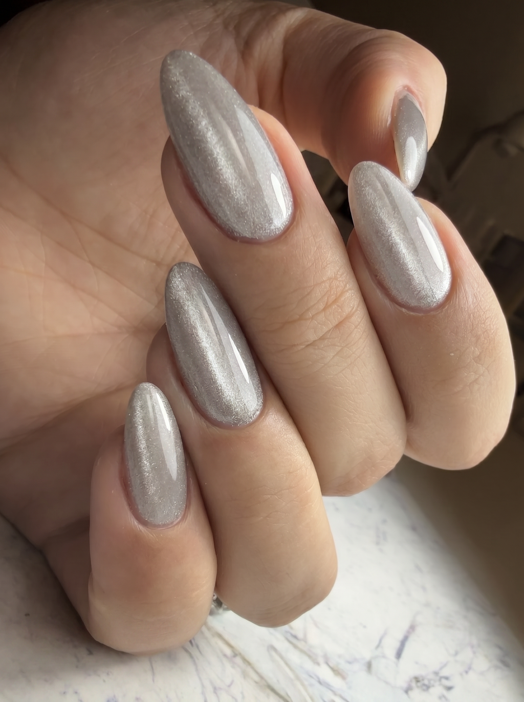 Platinum Silk Cat Eye on nails