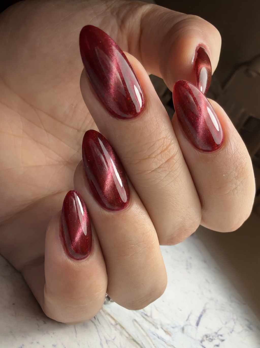 Vampires Glare Cat Eye on nails